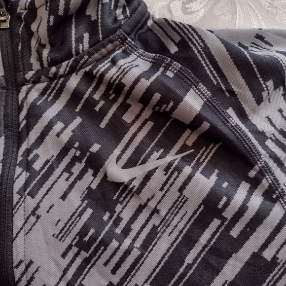 Nike Dri-Fit Girls Long Sleeve Activeware - Picture 2 of 9